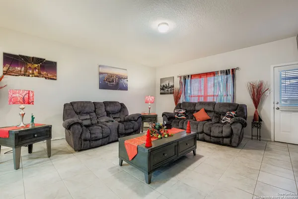 $2,400 | 9224 Grand Western, Converse, TX 78109