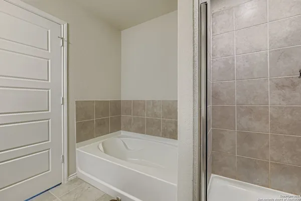 $2,400 | 9224 Grand Western, Converse, TX 78109