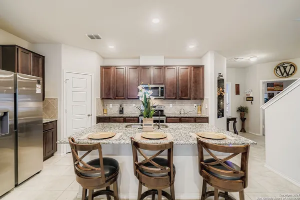 $2,400 | 9224 Grand Western, Converse, TX 78109
