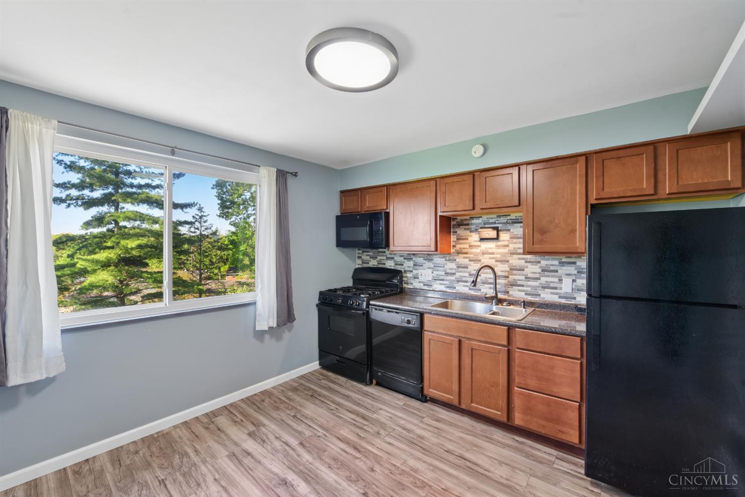 627 Roebling Road Cincinnati, OH 45238 - Photo 9 of 53