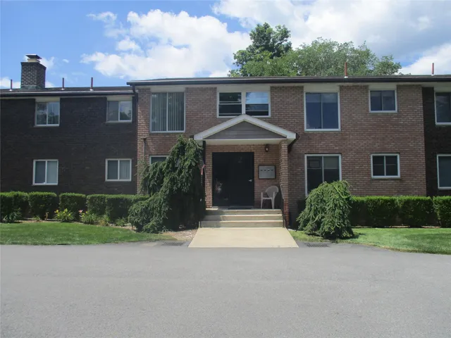 $2,100 | 2 Barnett Drive, Unit 4, Monroe, NY 10950
