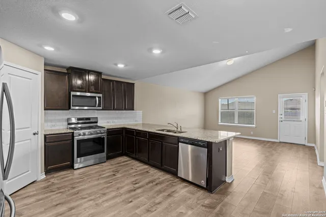 $1,950 | 13306 Needle Grass, San Antonio, TX 78254