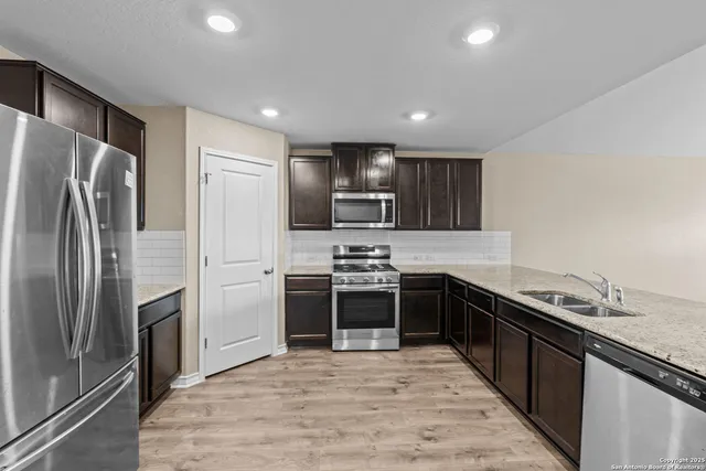 $1,950 | 13306 Needle Grass, San Antonio, TX 78254