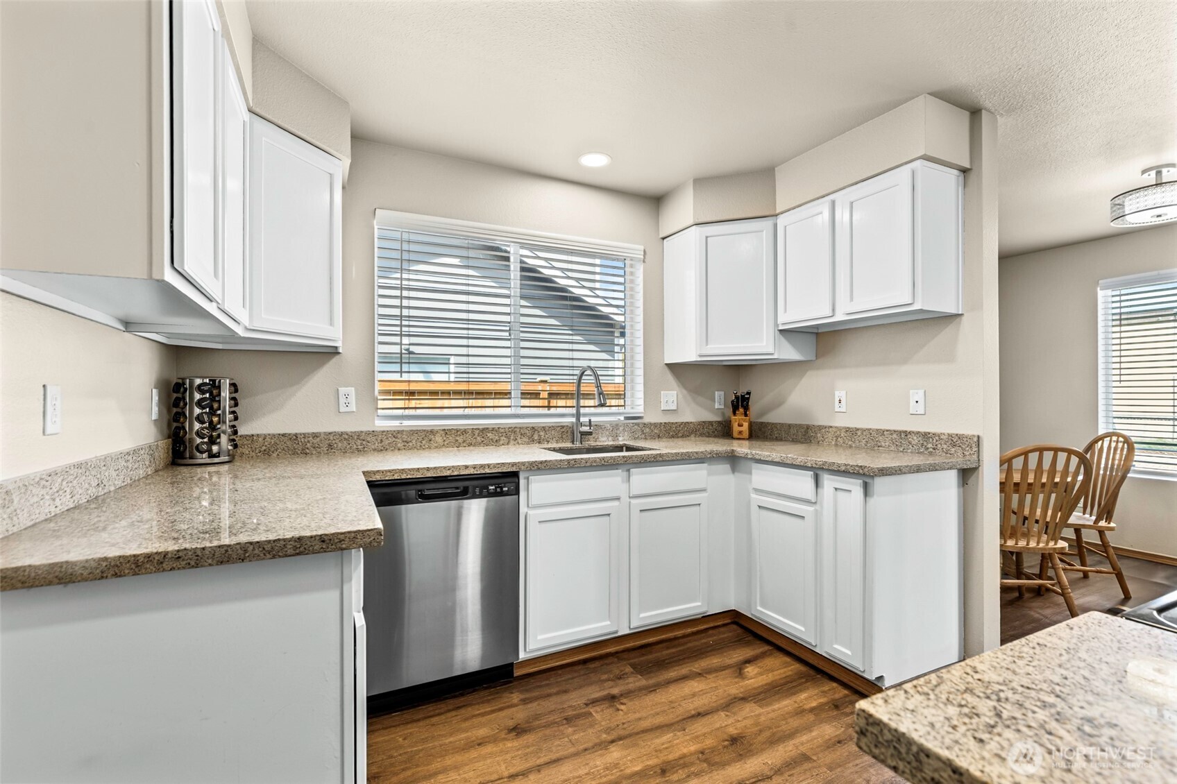 615 Rachael Place Kent, WA 98032 - Photo 4 of 32 Gallery Image 4