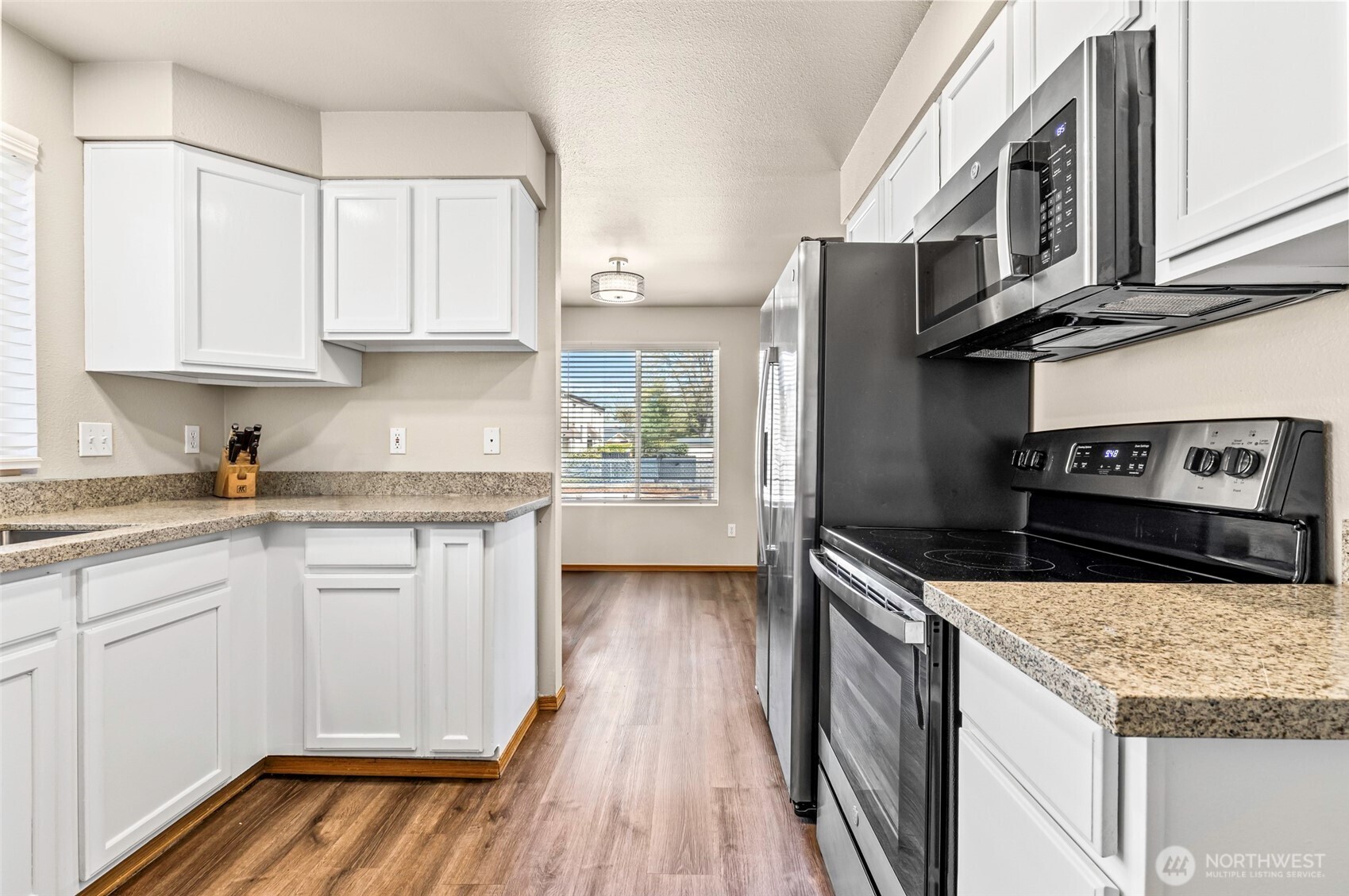 615 Rachael Place Kent, WA 98032 - Photo 6 of 32 Gallery Image 6