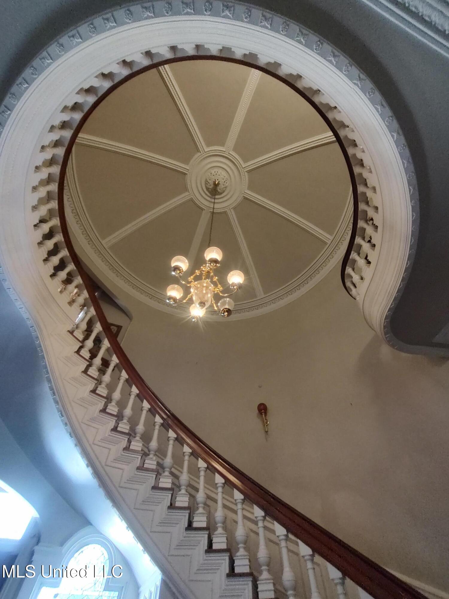 802 North Union Street Natchez, MS 39120 - Photo 18 of 70 Dome View from Entrance Hall_134151505_H