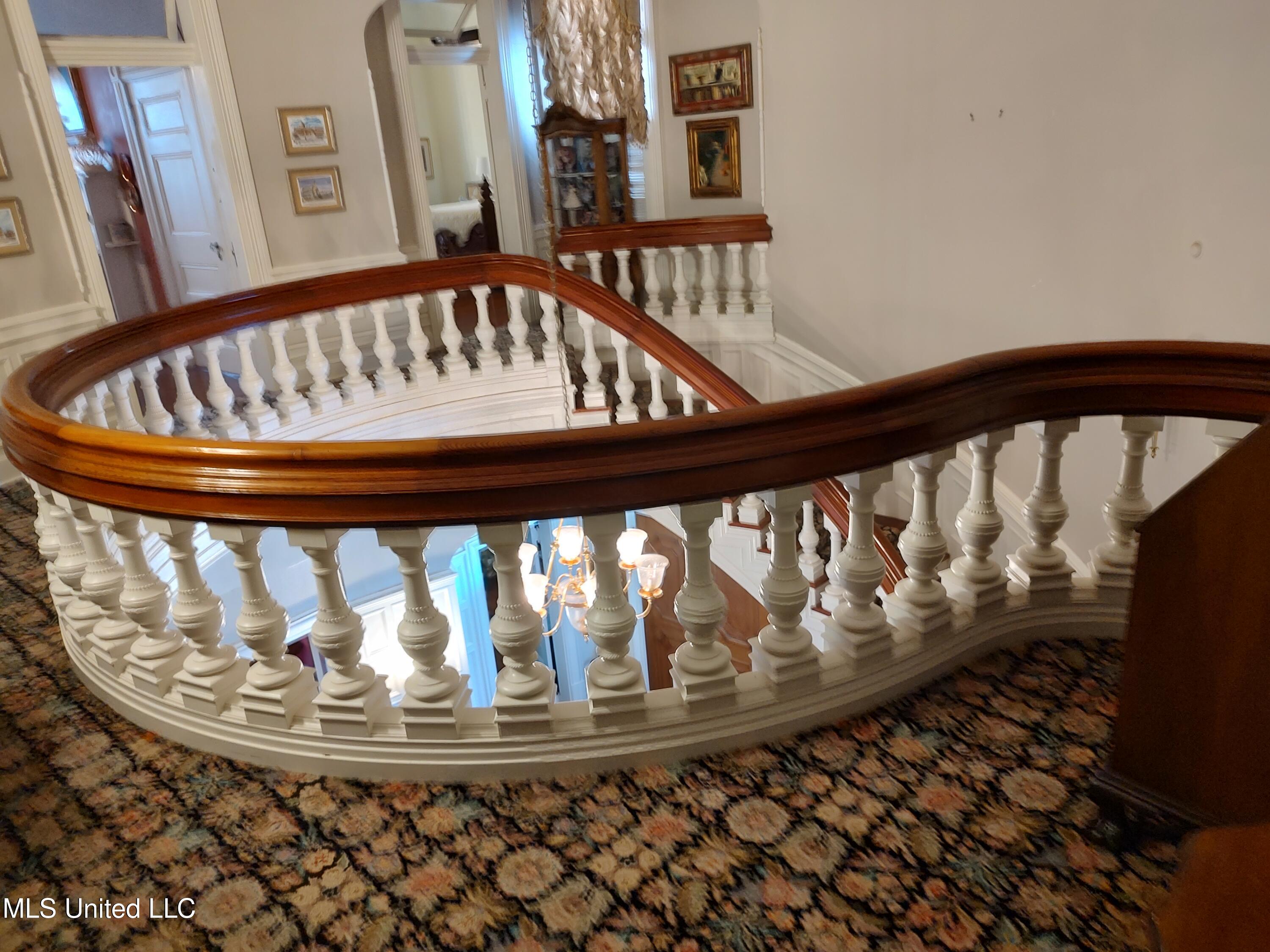 802 North Union Street Natchez, MS 39120 - Photo 26 of 70 Upper Balustrade_141651775_HDR
