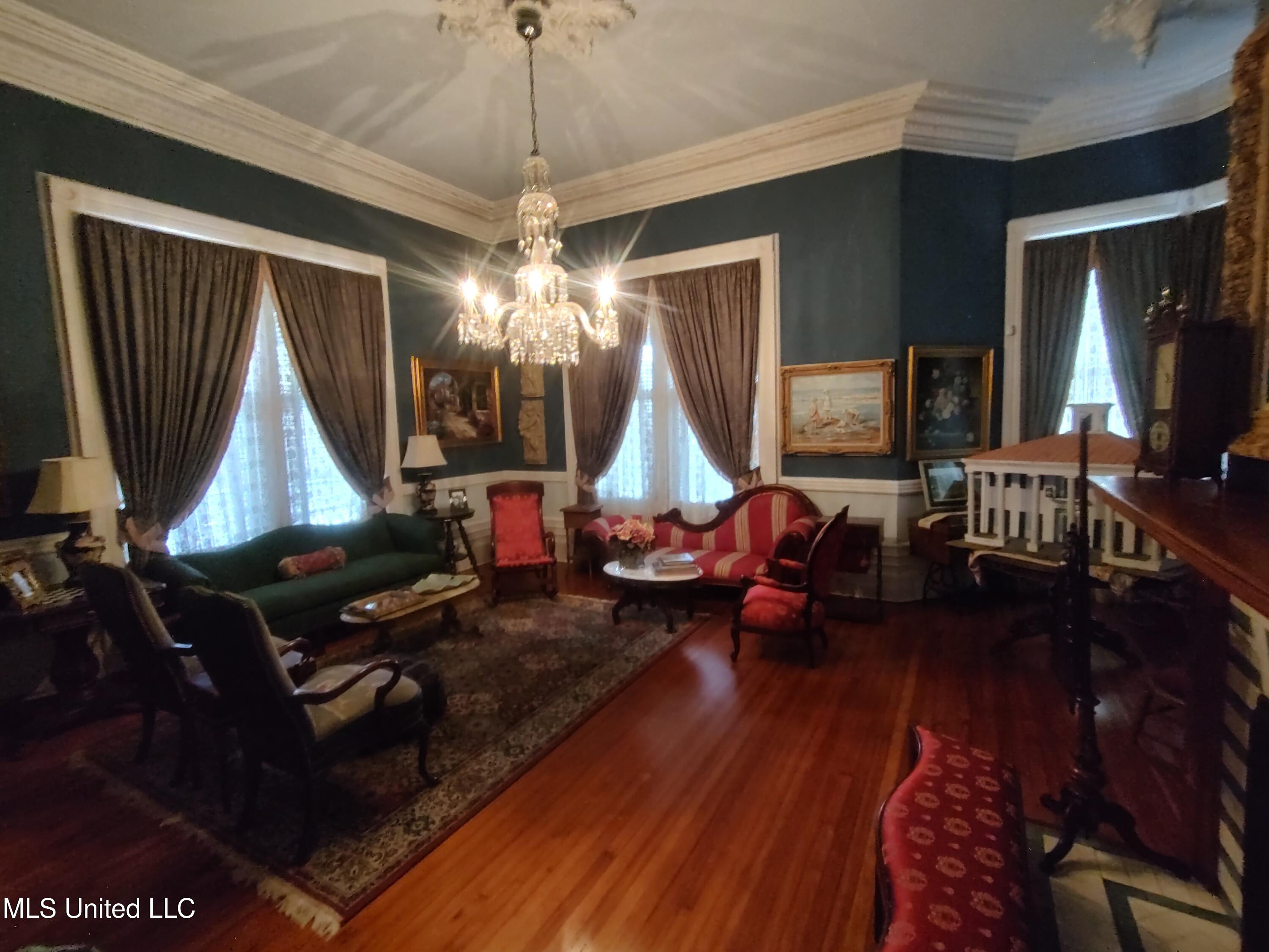 802 North Union Street Natchez, MS 39120 - Photo 37 of 70 Ladies Parlor_134018154_HDR