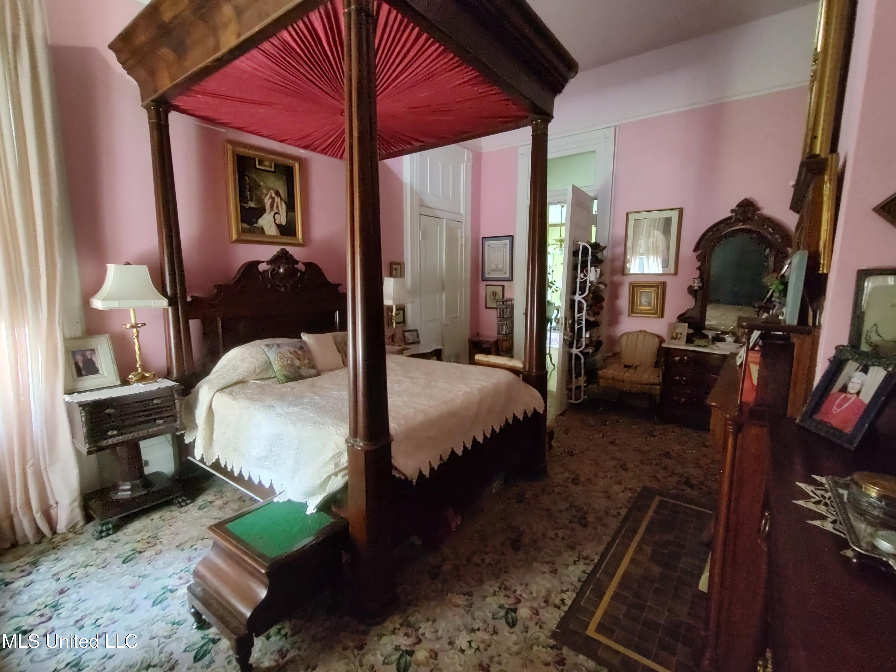 802 North Union Street Natchez, MS 39120 - Photo 51 of 70 Master BedRm 134958928_HDR