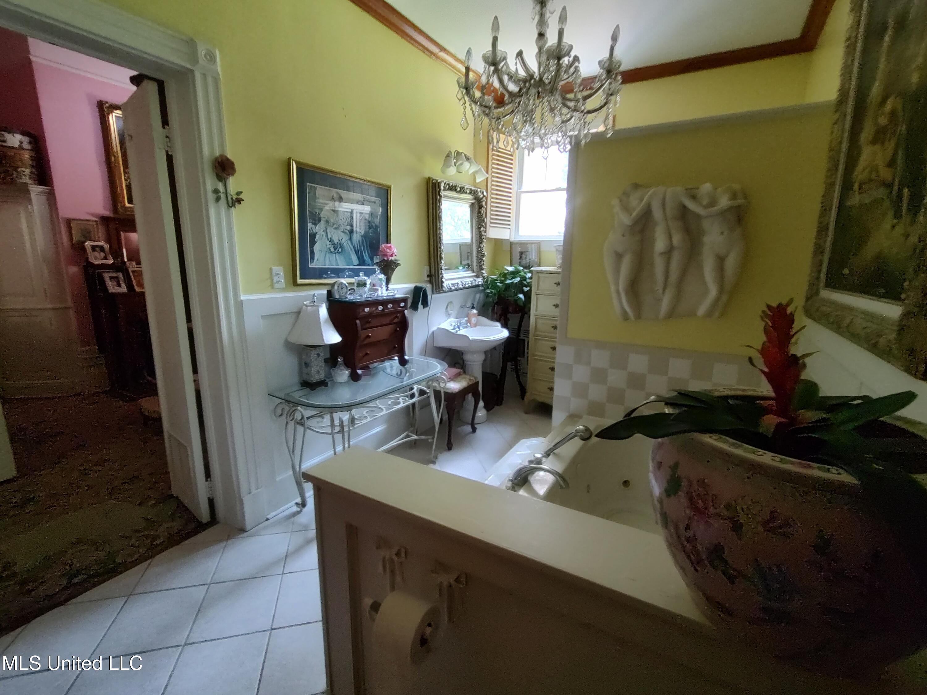 802 North Union Street Natchez, MS 39120 - Photo 54 of 70 Master Bath 135212120_HDR