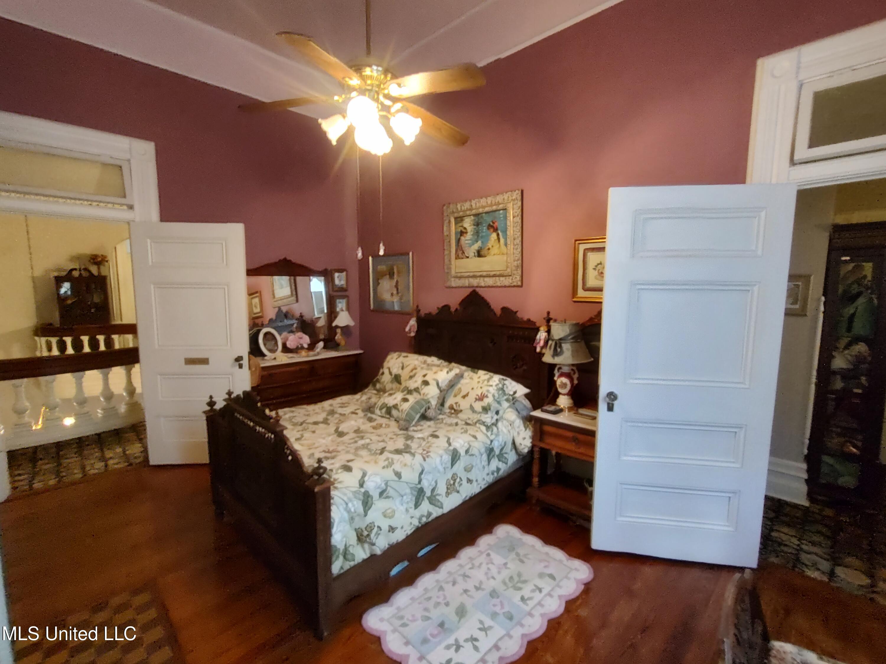 802 North Union Street Natchez, MS 39120 - Photo 63 of 70 Azalea BedRm_141244158_HDR