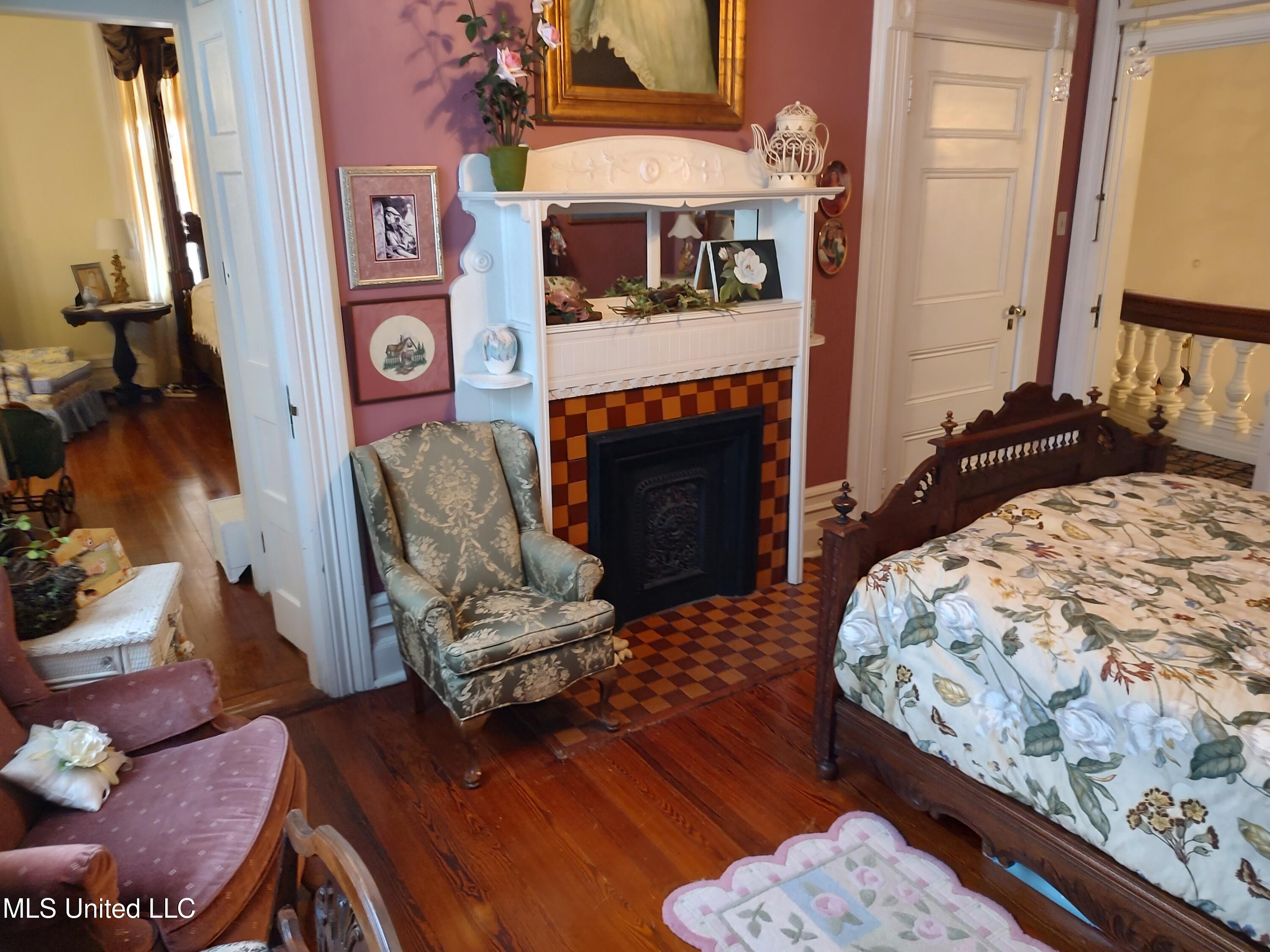 802 North Union Street Natchez, MS 39120 - Photo 64 of 70 Azalea BedRm mantle 141017736_HDR