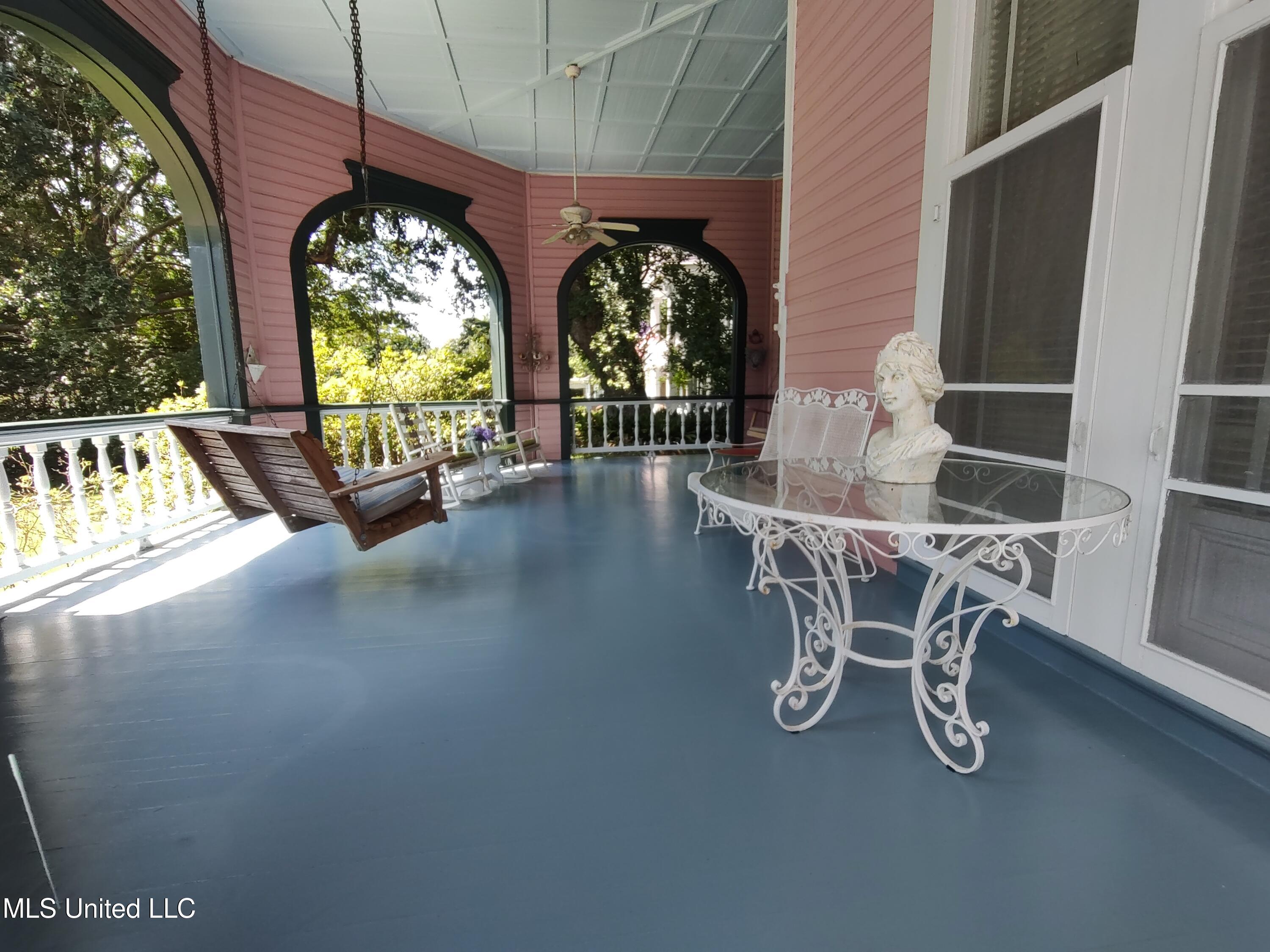 802 North Union Street Natchez, MS 39120 - Photo 7 of 70 Front Porch 121556841