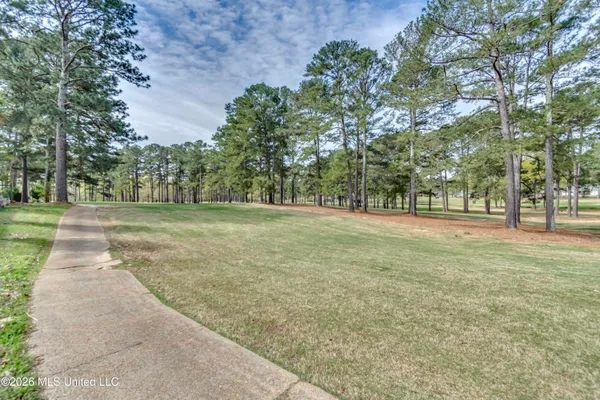 $349,999 | 2150 West Fairway Drive, Brandon, MS 39047
