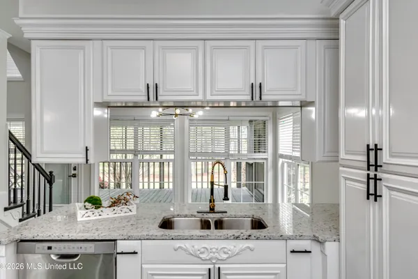 $349,999 | 2150 West Fairway Drive, Brandon, MS 39047