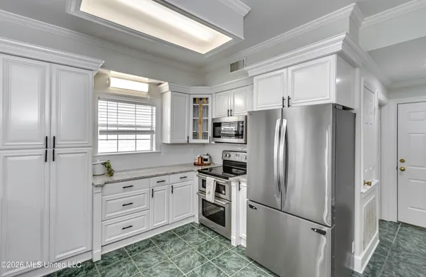 $349,999 | 2150 West Fairway Drive, Brandon, MS 39047