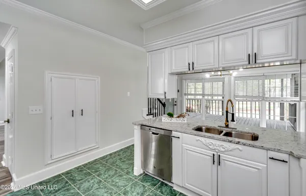 $349,999 | 2150 West Fairway Drive, Brandon, MS 39047