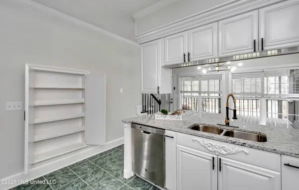 $349,999 | 2150 West Fairway Drive, Brandon, MS 39047