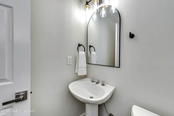 $349,999 | 2150 West Fairway Drive, Brandon, MS 39047