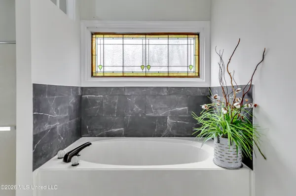 $349,999 | 2150 West Fairway Drive, Brandon, MS 39047