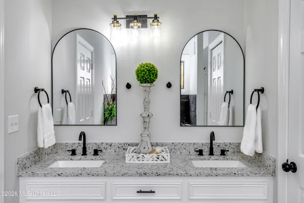 $349,999 | 2150 West Fairway Drive, Brandon, MS 39047