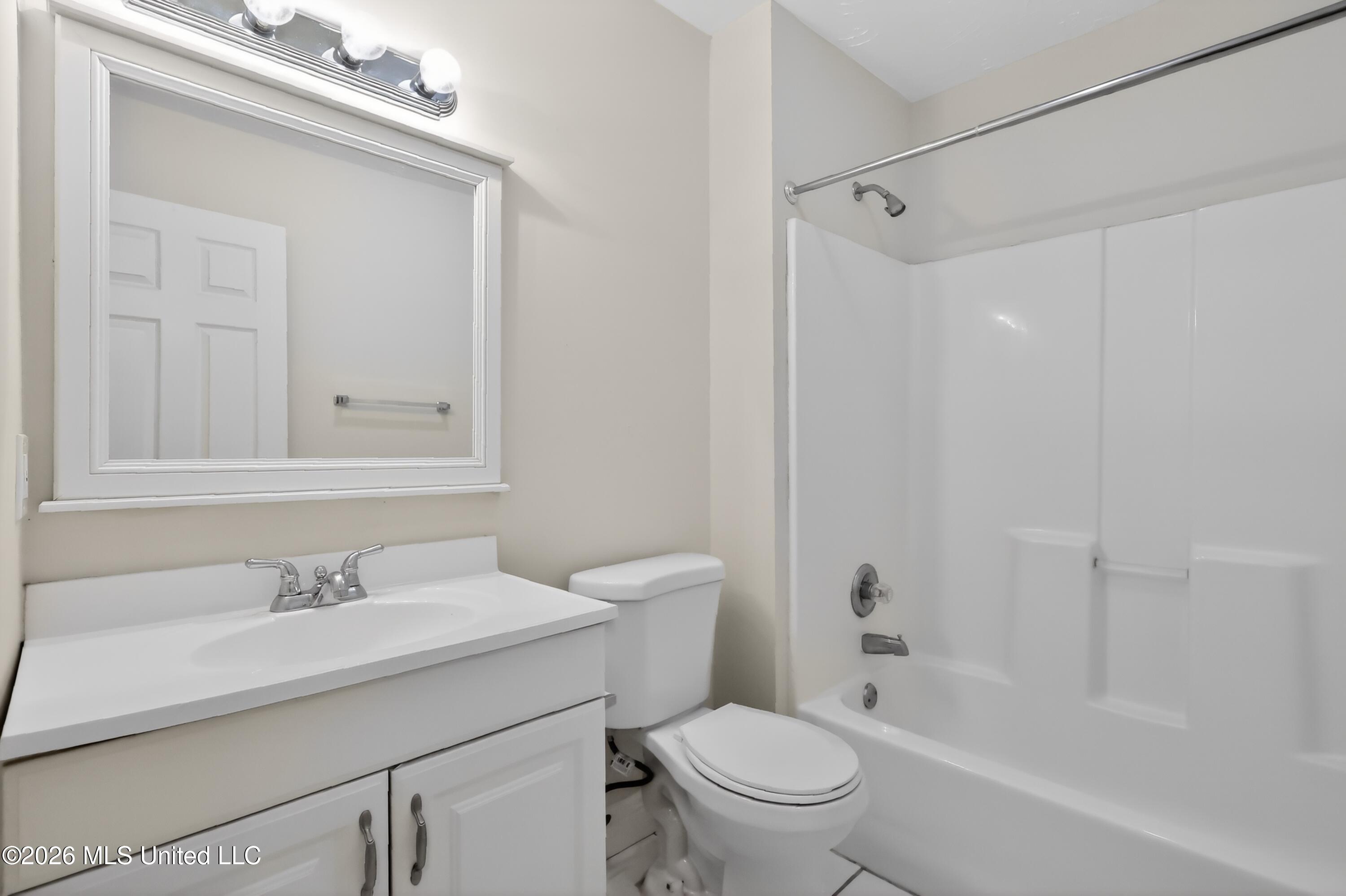 4003 West Lake Road Jackson, MS 39212 - Photo 28 of 38 28_4003_W_Lake_Rd-Bathroom-5524