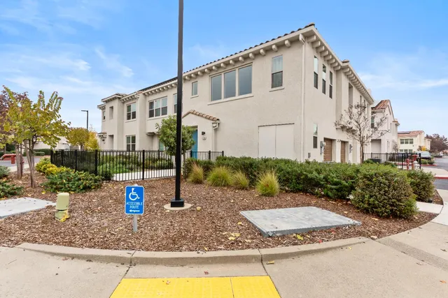 $464,000 | 5301 East Commerce Way, Unit 29103, Sacramento, CA 95835
