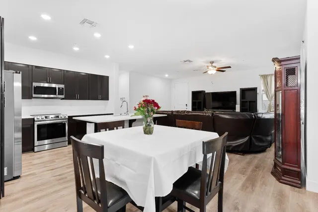 $464,000 | 5301 East Commerce Way, Unit 29103, Sacramento, CA 95835