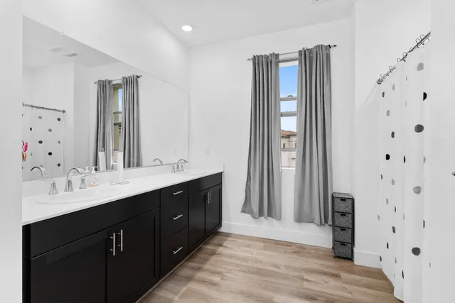 $464,000 | 5301 East Commerce Way, Unit 29103, Sacramento, CA 95835