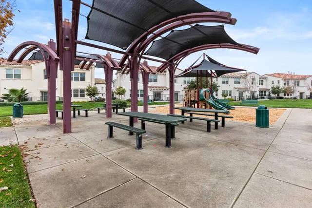 $464,000 | 5301 East Commerce Way, Unit 29103, Sacramento, CA 95835