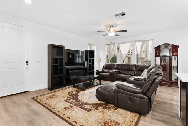 $464,000 | 5301 East Commerce Way, Unit 29103, Sacramento, CA 95835