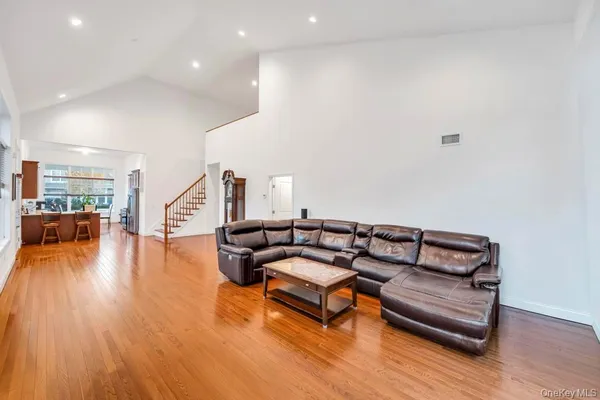 $879,988 | 195 Belmont Circle, Yaphank, NY 11980