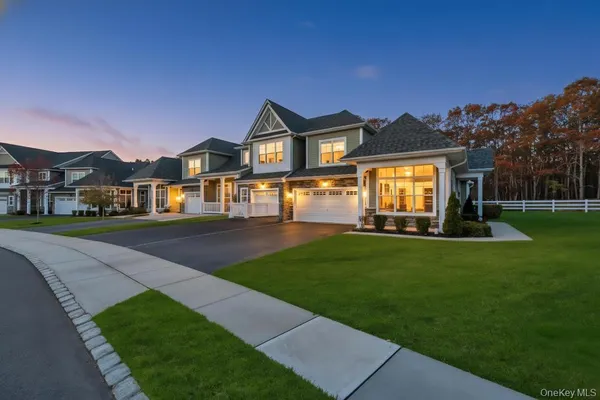 $879,988 | 195 Belmont Circle, Yaphank, NY 11980