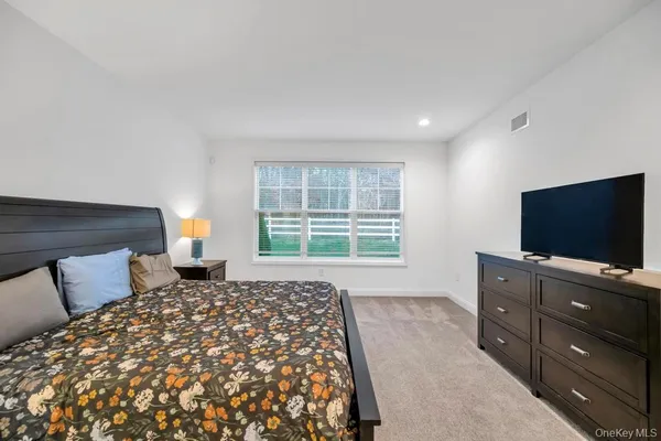 $879,988 | 195 Belmont Circle, Yaphank, NY 11980