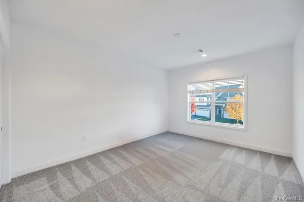 $879,988 | 195 Belmont Circle, Yaphank, NY 11980