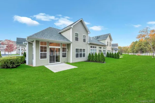 $879,988 | 195 Belmont Circle, Yaphank, NY 11980