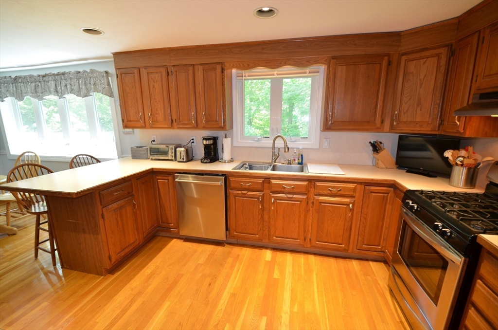 55 Read Drive Hanover, MA 02339 - Photo 9 of 25