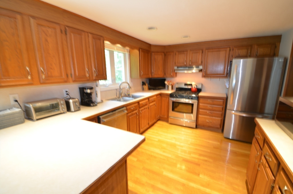 55 Read Drive Hanover, MA 02339 - Photo 10 of 25