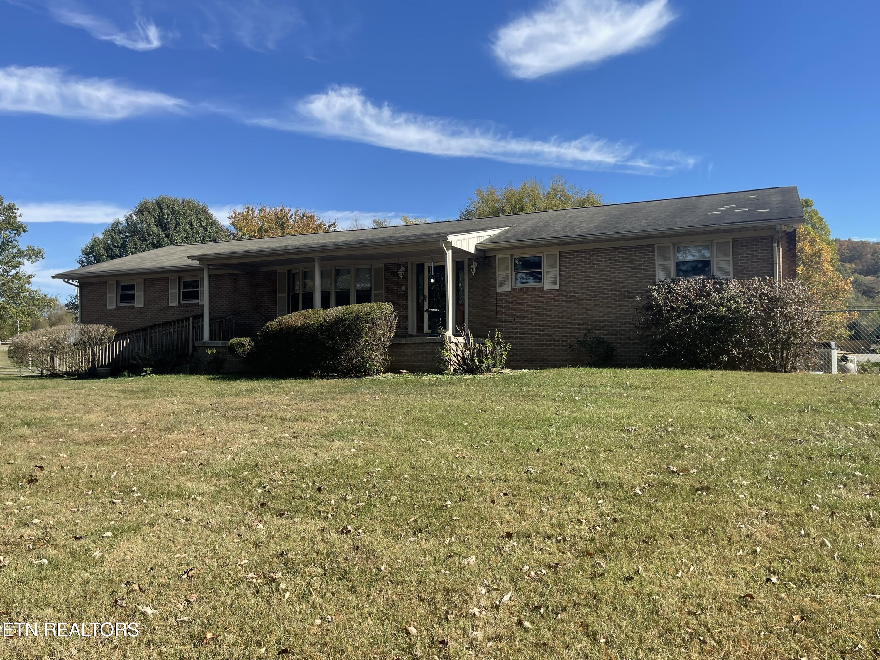 352 Mountain Road Clinton, TN 37716 - Photo 2 of 33 IMG_7654