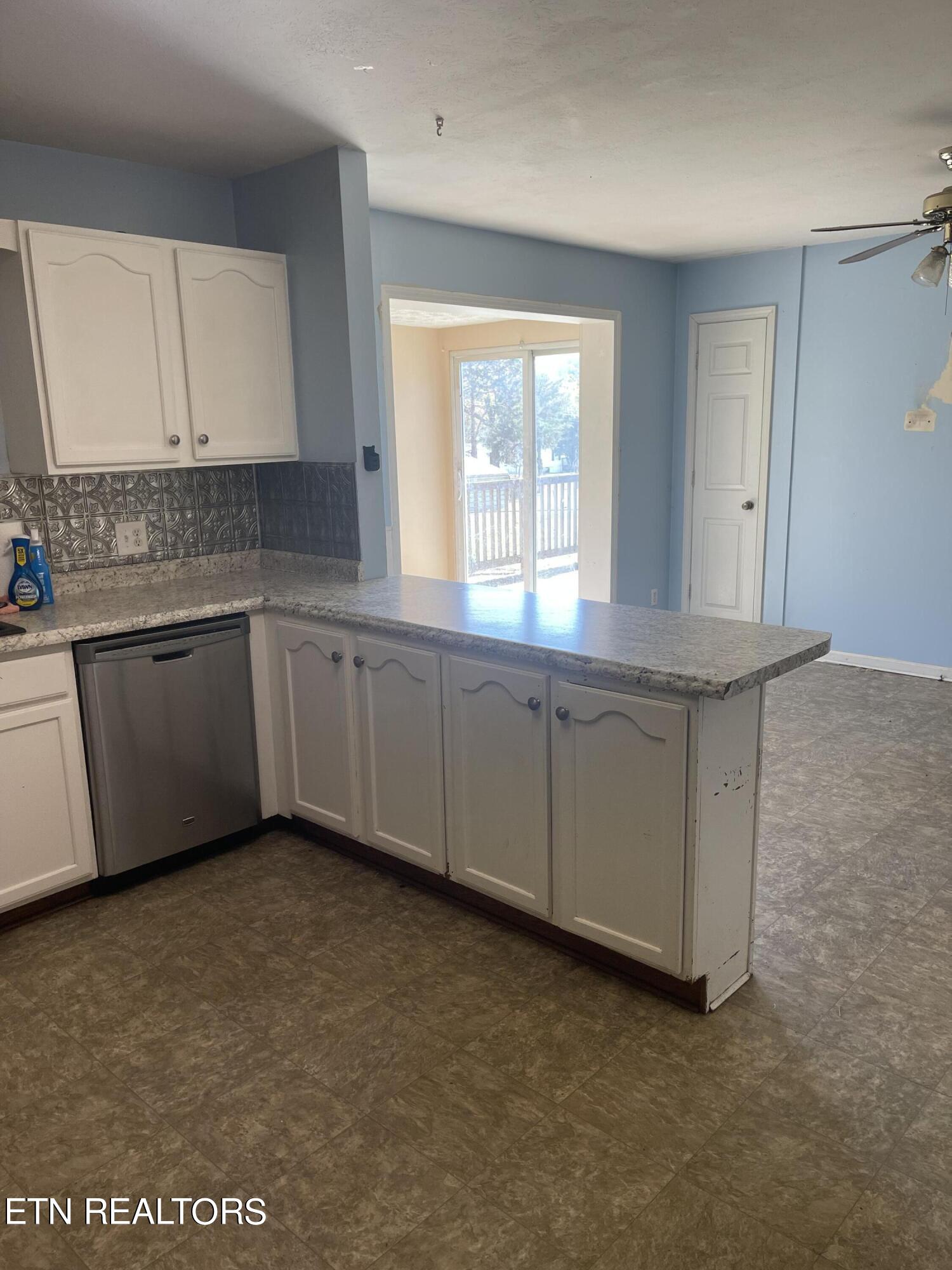 352 Mountain Road Clinton, TN 37716 - Photo 8 of 33 IMG_7619