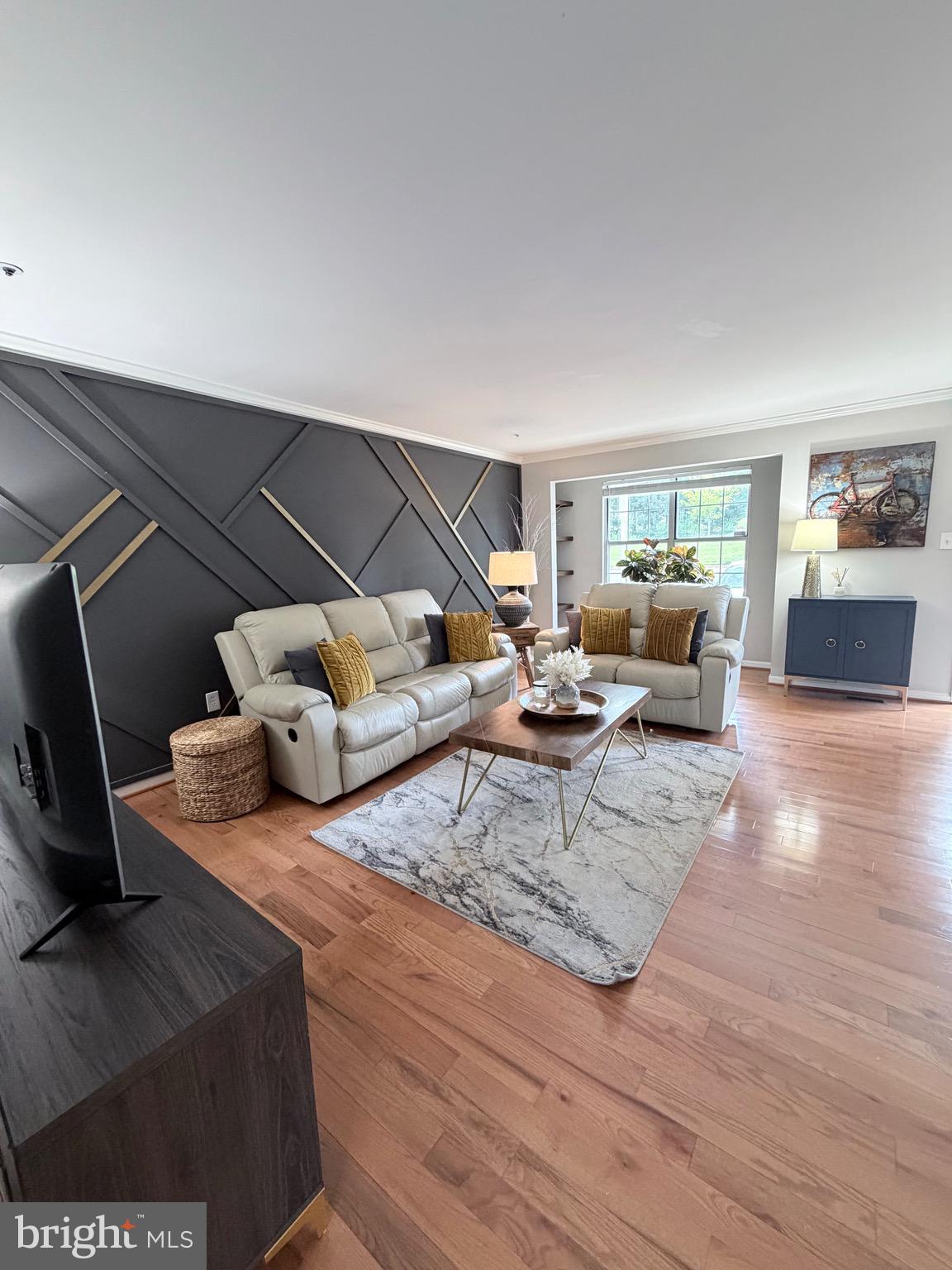 25754 Woodfield Road Damascus, MD 20872 - Photo 2 of 16 Living Room