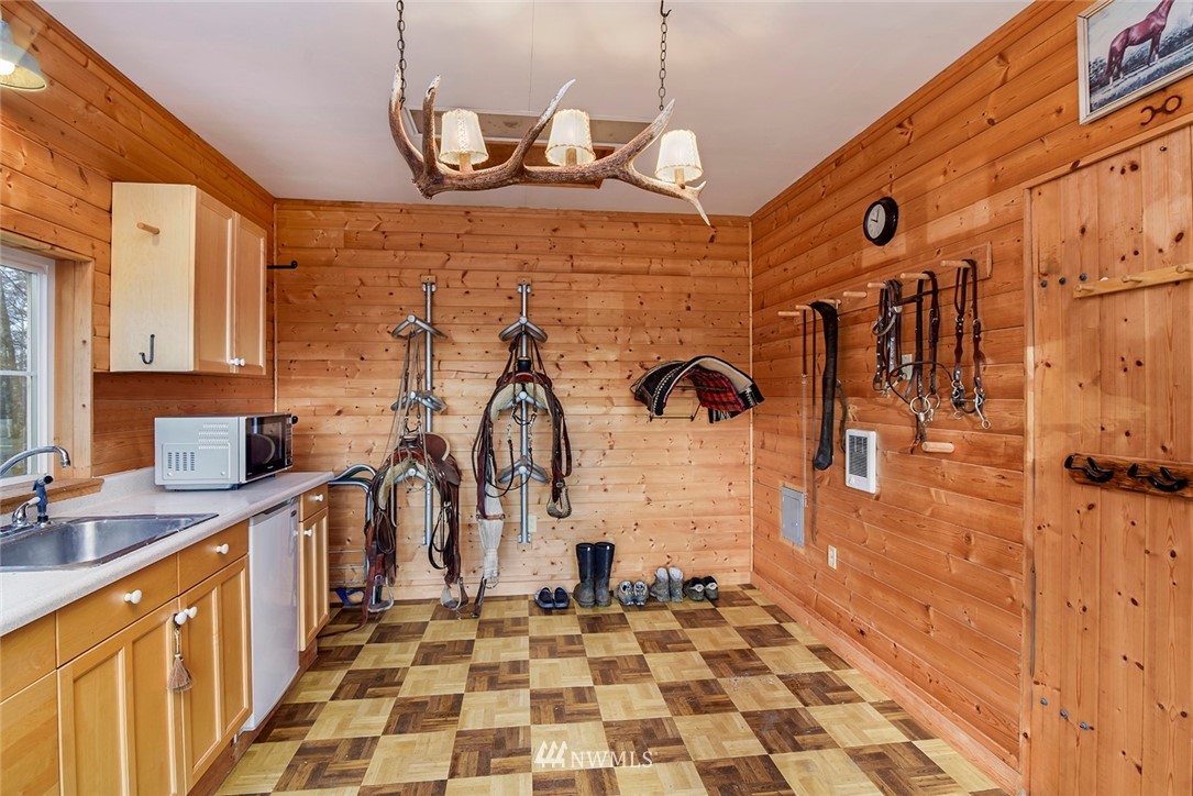 3255 Northeast Lincoln Road Poulsbo, WA 98370 - Photo 19 of 24