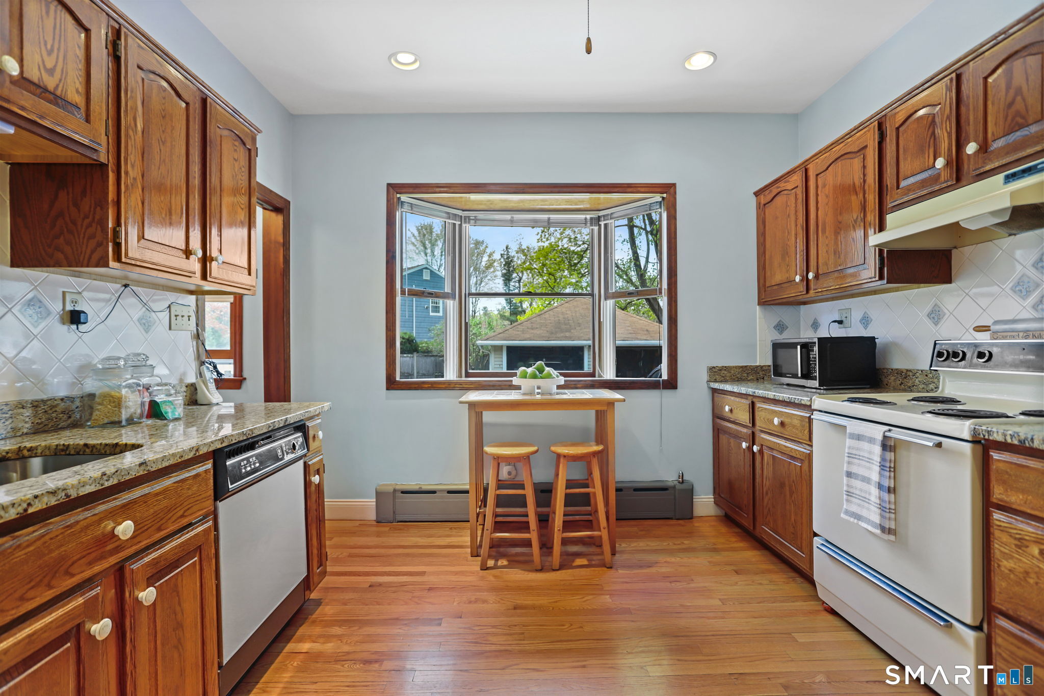 289 Old Mill Road Fairfield, CT 06824 - Photo 12 of 39