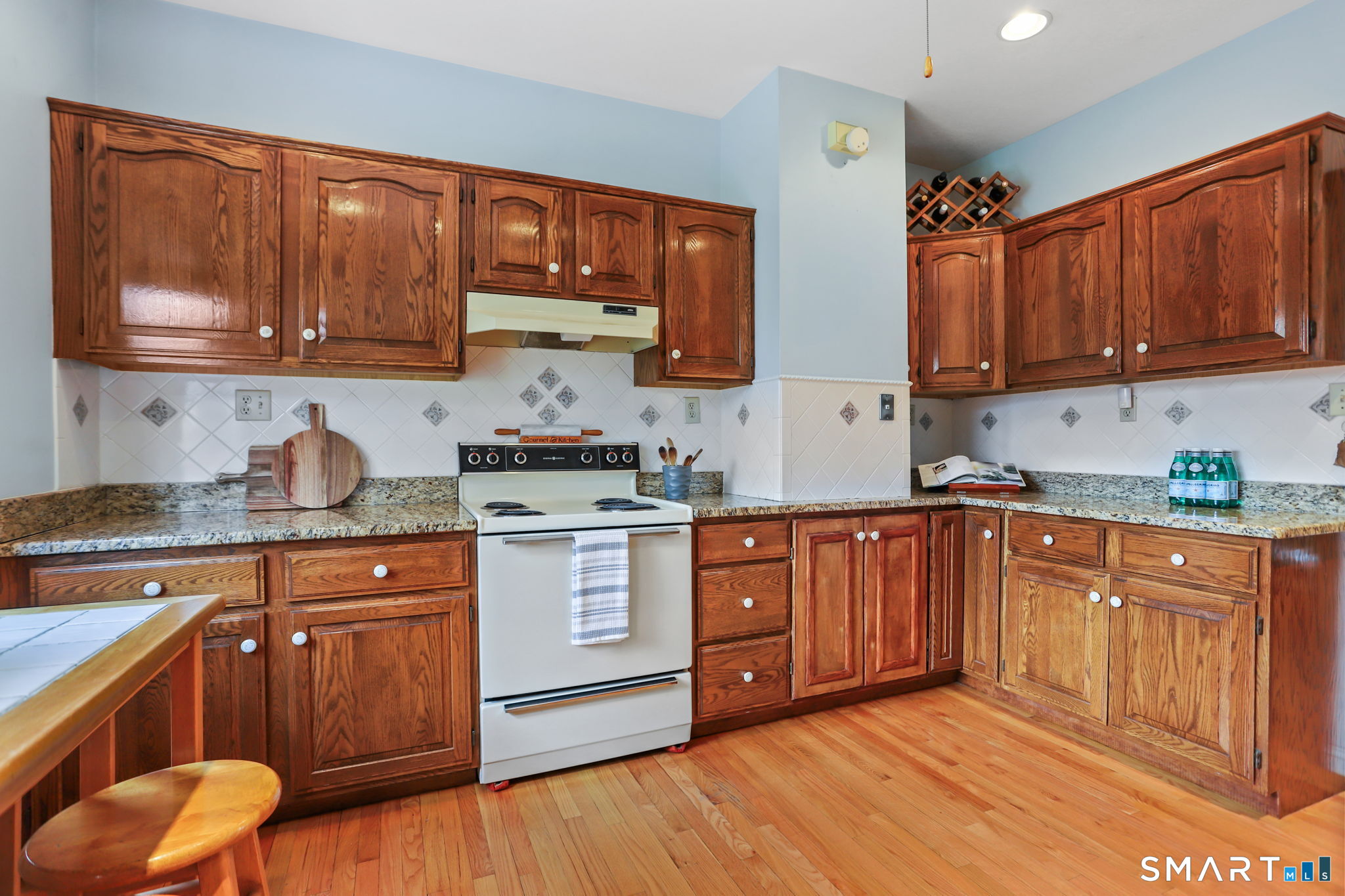 289 Old Mill Road Fairfield, CT 06824 - Photo 14 of 39