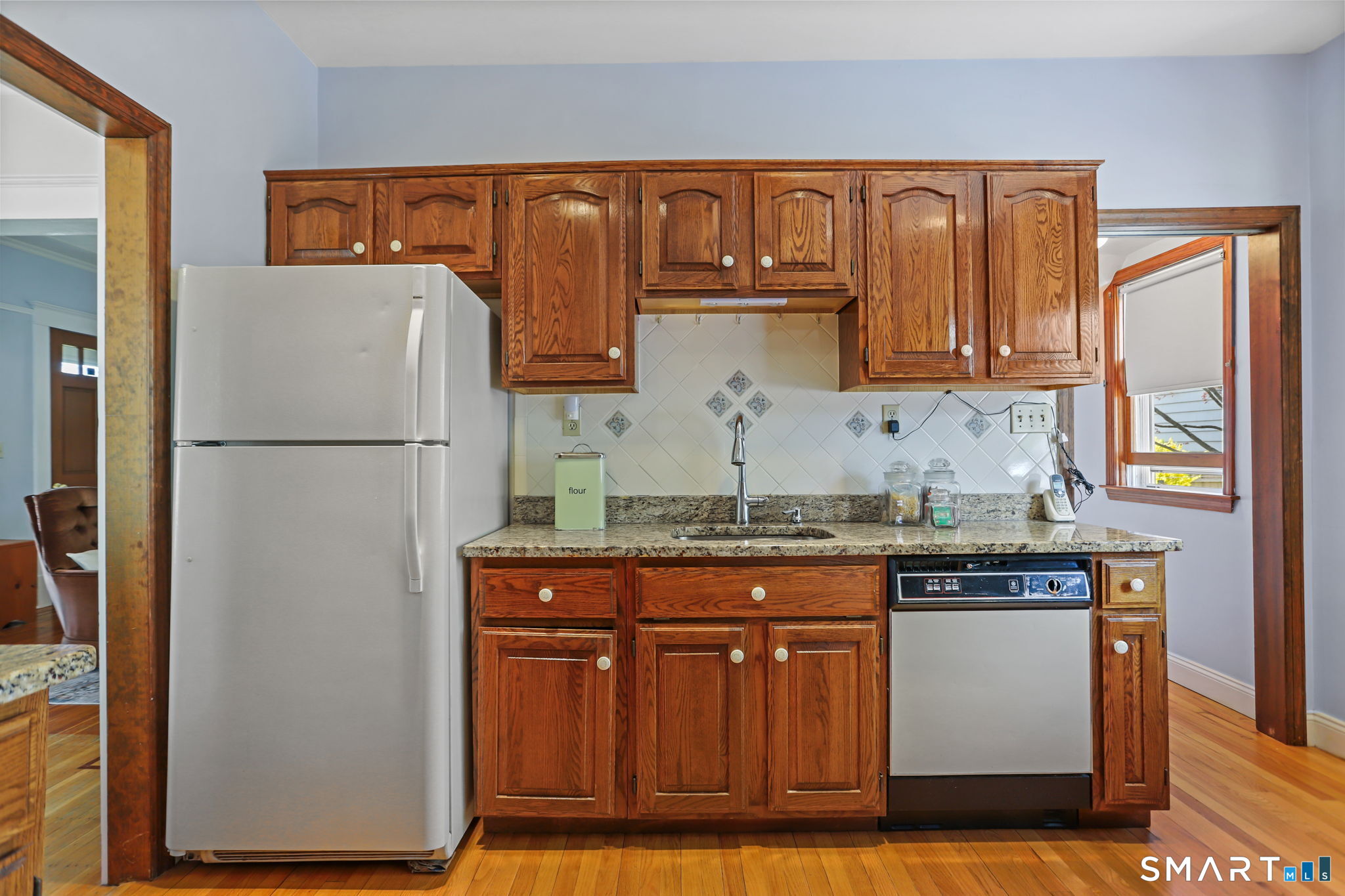 289 Old Mill Road Fairfield, CT 06824 - Photo 15 of 39