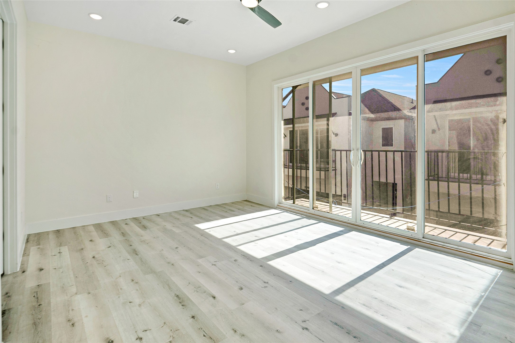5908 St Augustine Street, Unit B Houston, TX 77021 - Photo 25 of 35 a view of an empty room with a window