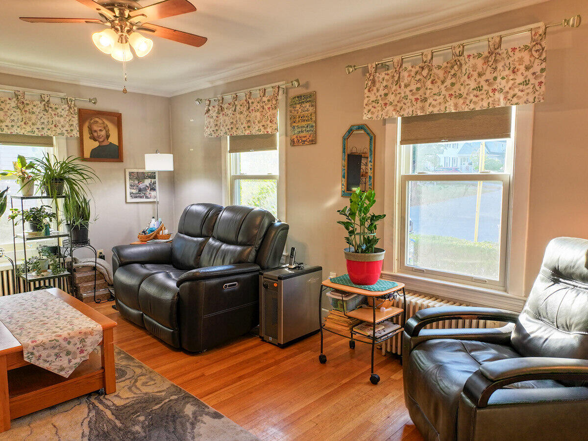 21 Androscoggin Avenue Lewiston, ME 04240 - Photo 17 of 47 Living Room 4