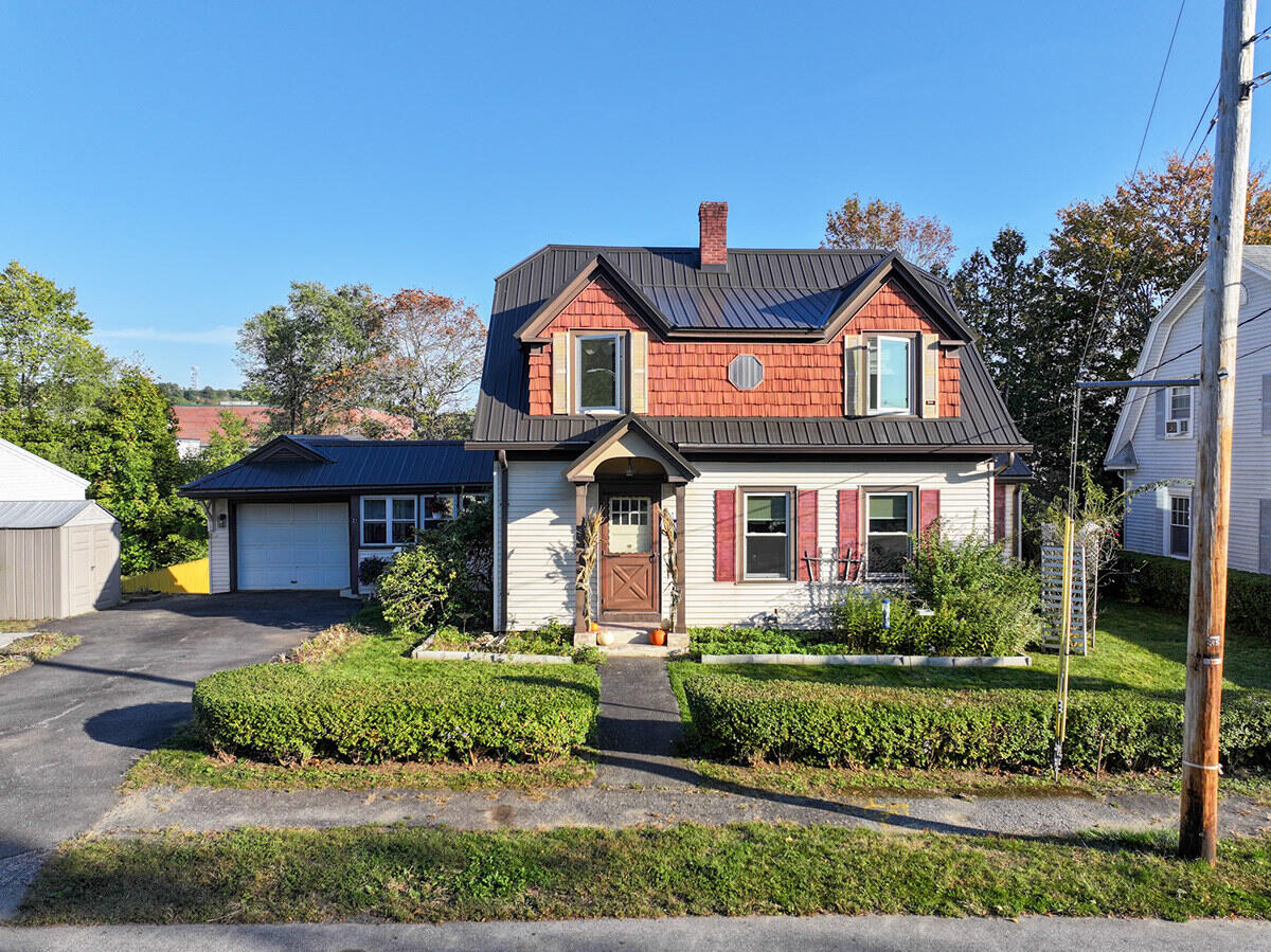 21 Androscoggin Avenue Lewiston, ME 04240 - Photo 7 of 47 Welcome Home
