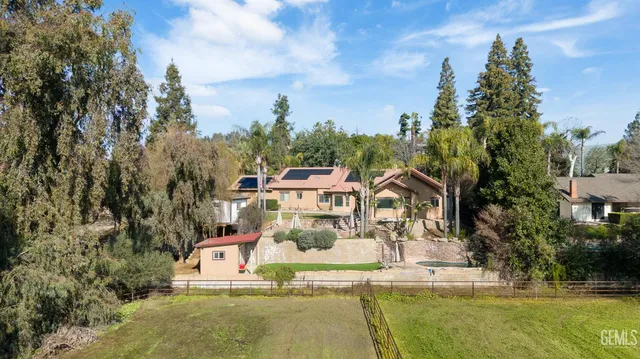 a house with swimming pool in front of it