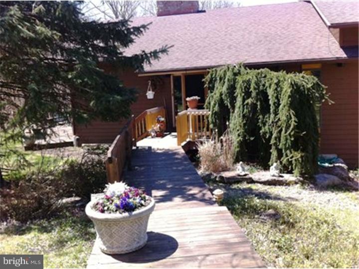 2410 Fox Run Riegelsville, PA 18077 - Photo 3 of 25